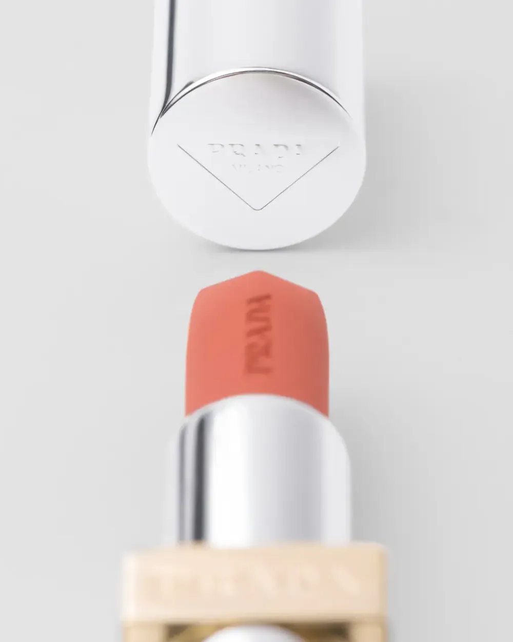 Prada LABIOS^Barra De Labios Monochrome Hyper Matte - B05 - Fauve