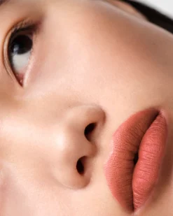 Prada LABIOS^Barra De Labios Monochrome Hyper Matte - B05 - Fauve