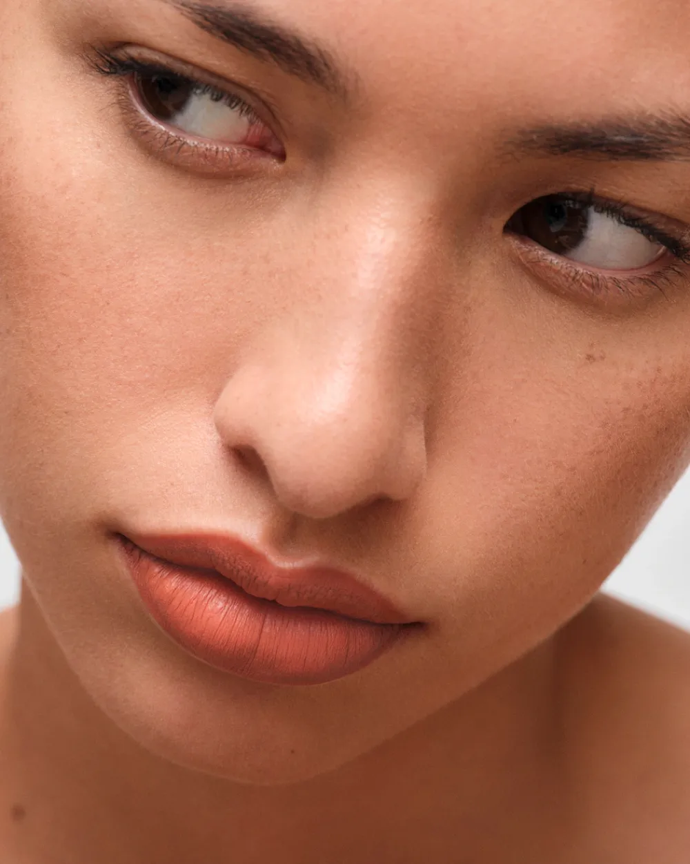 Prada LABIOS^Barra De Labios Monochrome Hyper Matte - B05 - Fauve