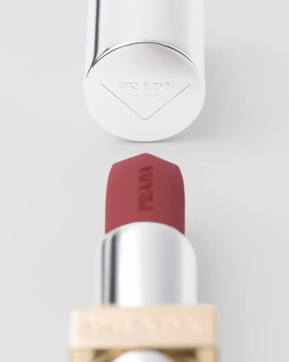 Prada LABIOS^Barra De Labios Monochrome Hyper Matte - P59 - Amarena