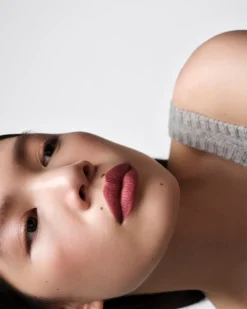 Prada LABIOS^Barra De Labios Monochrome Hyper Matte - P59 - Amarena