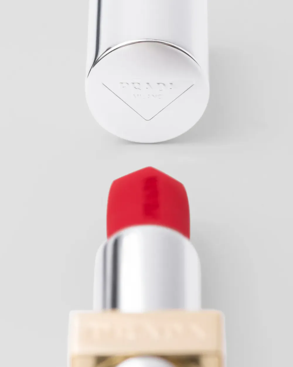 Prada LABIOS^Barra De Labios Monochrome Hyper Matte - R27 - Rubino