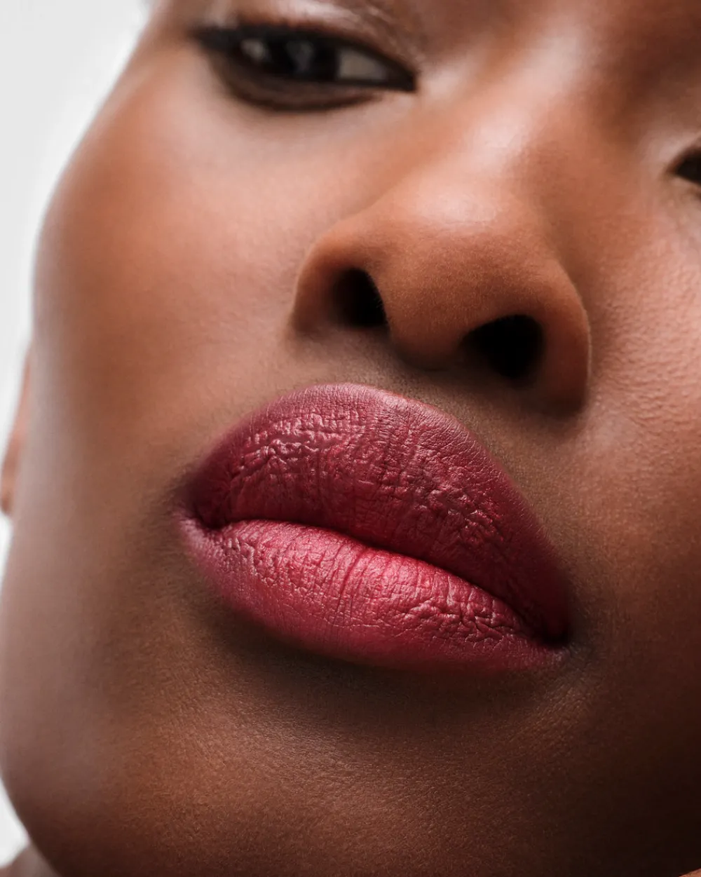 Prada LABIOS^Barra De Labios Monochrome Soft Matte - R128 - Granato