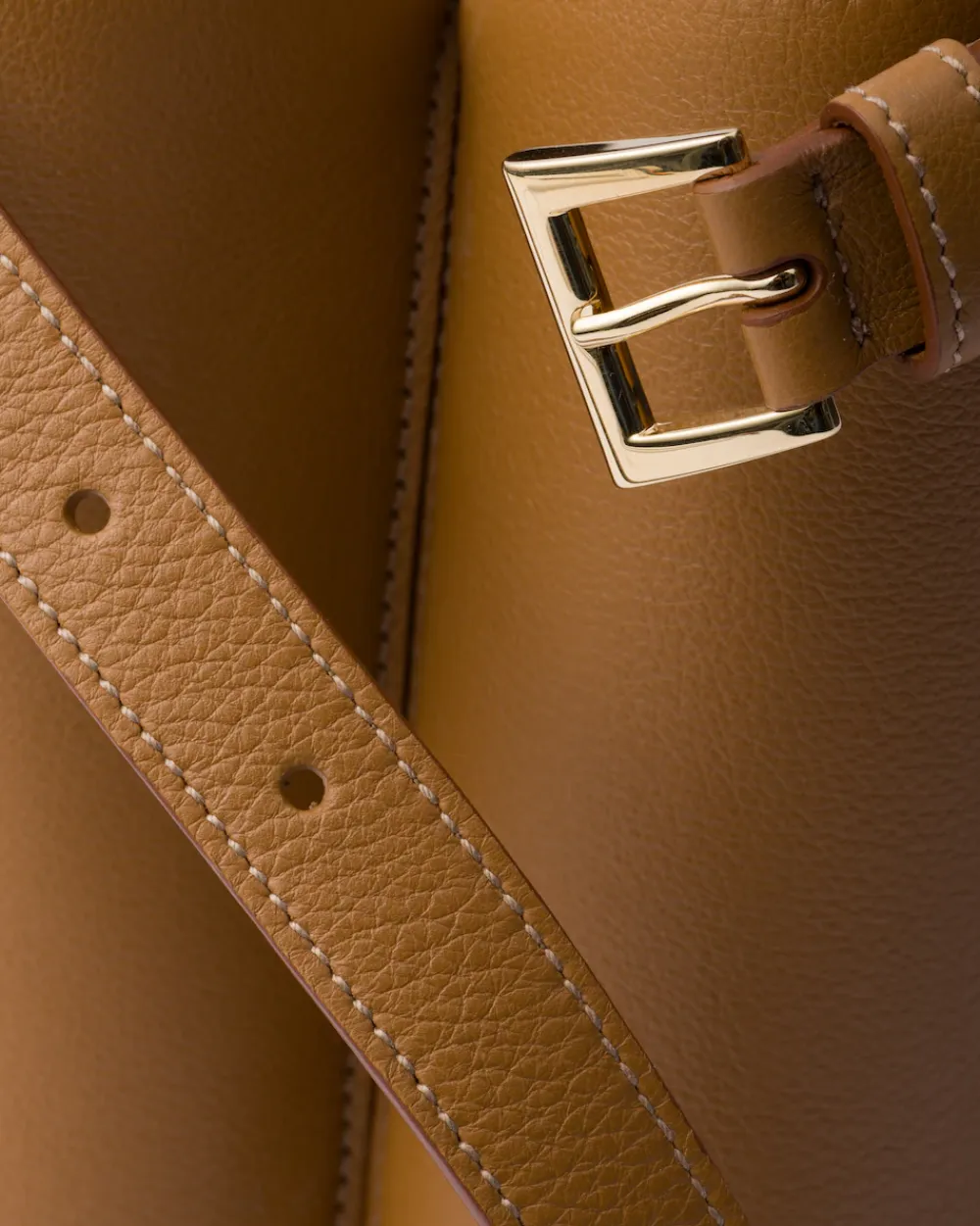 Mujer Prada PRADA BUCKLE|BOLSOS CON ASA SUPERIOR^Bolso Mediano De Piel Buckle Con Cinturón Doble