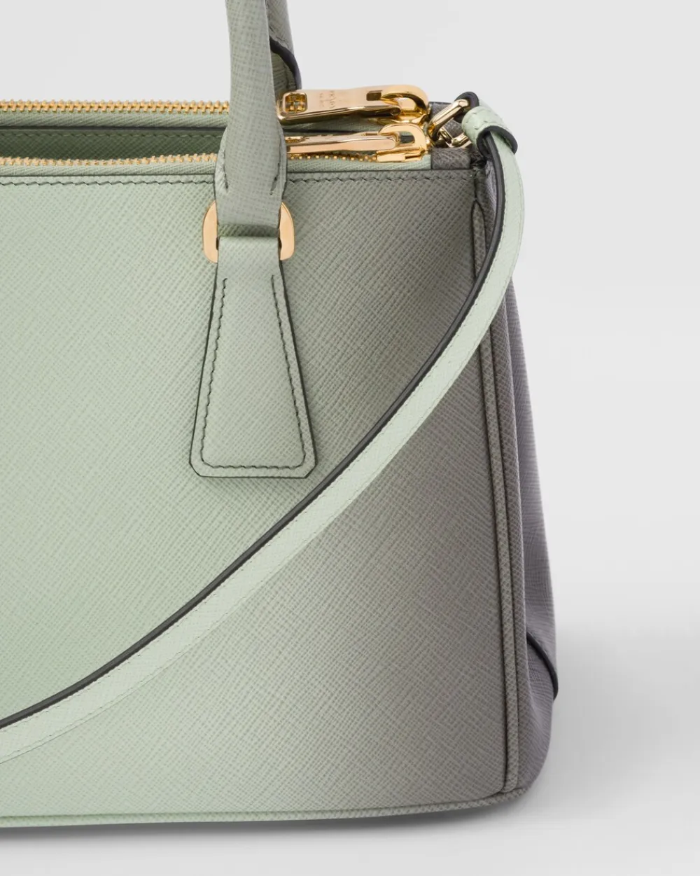 Mujer Prada BOLSOS CON ASA SUPERIOR|BOLSOS CON ASA SUPERIOR^Bolso Pequeño Galleria De Piel Saffiano Sombreada
