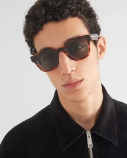 Hombre Prada GAFAS DE SOL^Gafas De Sol Con Una Icónica Placa De Metal