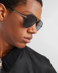 Hombre Prada GAFAS DE SOL^Gafas De Sol Con Una Icónica Placa De Metal