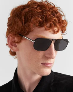 Hombre Prada GAFAS DE SOL^Gafas De Sol Con Una Icónica Placa De Metal