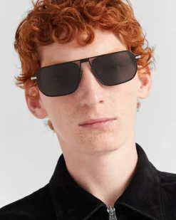 Hombre Prada GAFAS DE SOL^Gafas De Sol Con Una Icónica Placa De Metal
