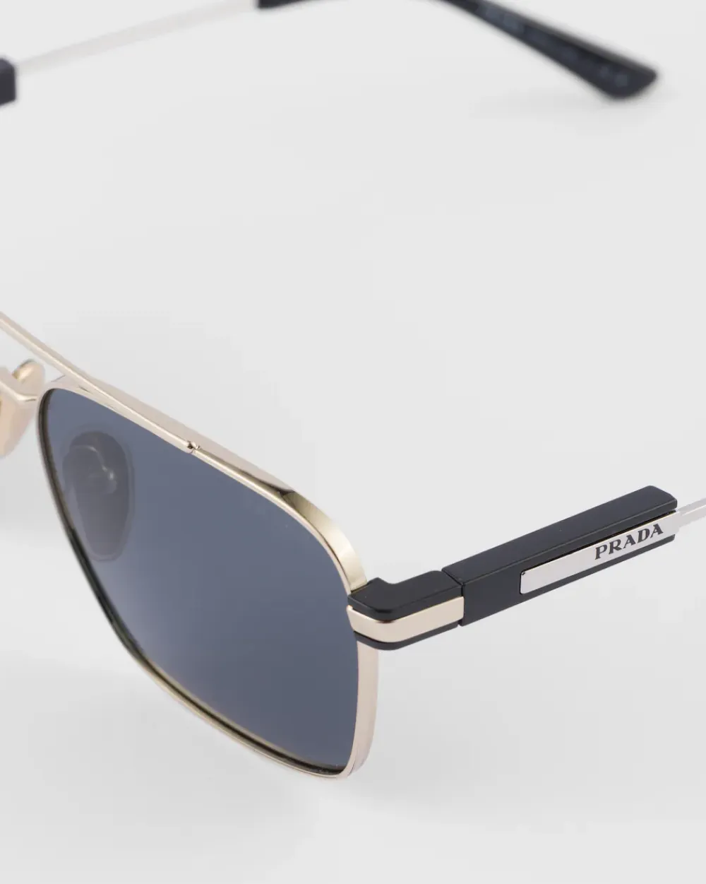 Hombre Prada GAFAS DE SOL^Gafas De Sol Con Una Icónica Placa De Metal
