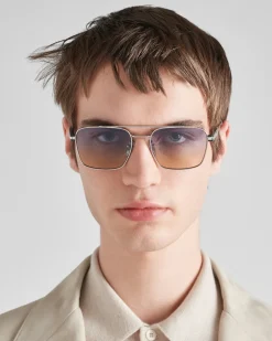 Hombre Prada GAFAS DE SOL^Gafas De Sol Con Una Icónica Placa De Metal