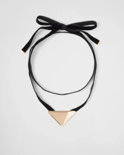 Mujer Prada COLECCIÓN DE JOYERÍA ELEGANTE^Gargantilla Con Colgante Mediano Eternal Gold De Oro Amarillo