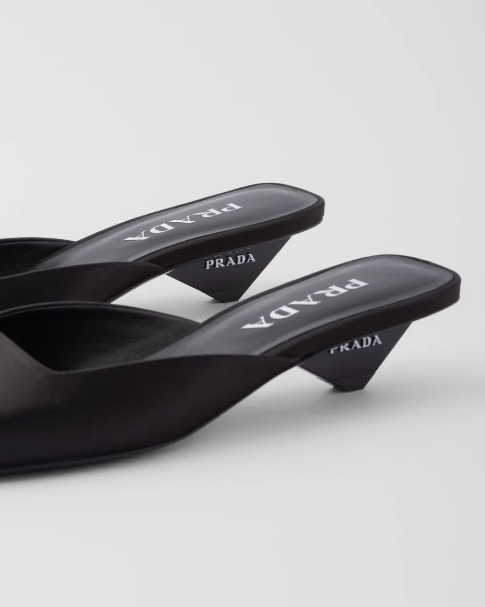 Mujer Prada PANTUFLAS Y CHINELAS^Zapatos Tipo Mules De Satén